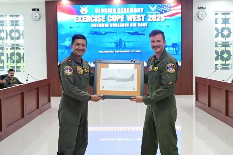 Latihan Tempur F-16 TNI AU dan F-15 Amerika Resmi Ditutup