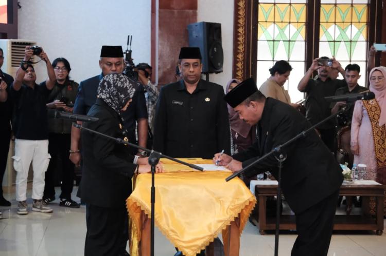 Sekda Siak Sah dilantik, Bupati Afni Imbau Kerja Aktif dan Tanggung Jawab