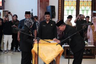 Sekda Siak Sah dilantik, Bupati Afni Imbau Kerja Aktif dan Tanggung Jawab