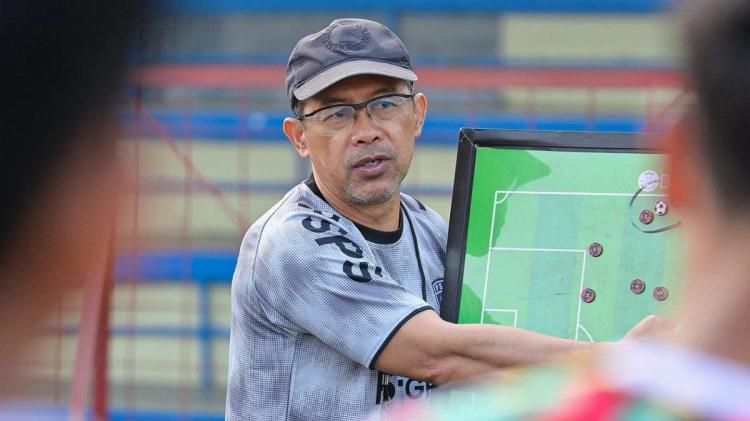 Aji Santoso Kembali Jadi Arsitek Juru Taktik PSPS Pekanbaru