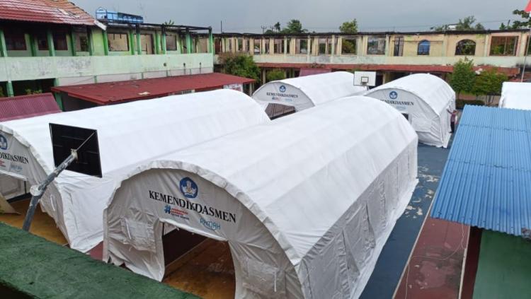 Gedung Terbakar, Kemendikdasmen Dirikan 6 Tenda untuk Ruang Kelas Siswa SMAN 1 Tebing Tinggi