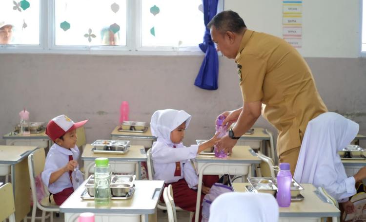 SPPG Pulau Merbau Beroperasi: 10.851 Porsi MBG Disalurkan Kepada Anak-anak di Kepulauan Meranti