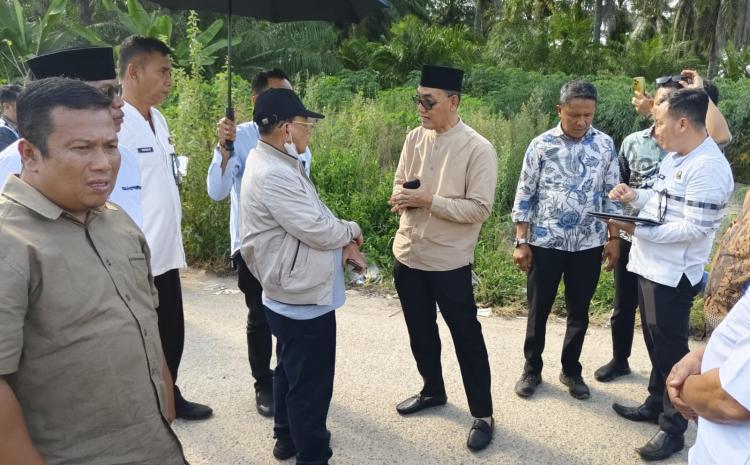 Bupati Bistamam Tinjau Lokasi Rencana Pembangunan Terminal Barang dan TPA di Bagan Batu