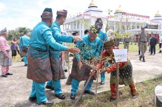 Momen HUT ke-26, Bupati Rohil Terbitkan Surat Edaran: Setiap ASN Wajib Tanam 15 Pohon per Tahun
