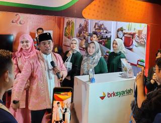 Bupati Pelalawan Ajak Masyarakat Gunakan Produk BRK Syariah di Helat Pelalawan 2025