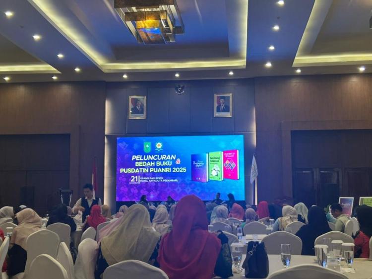 Pusdatin Puanri Luncurkan Tiga Buku Kiprah Perempuan Riau