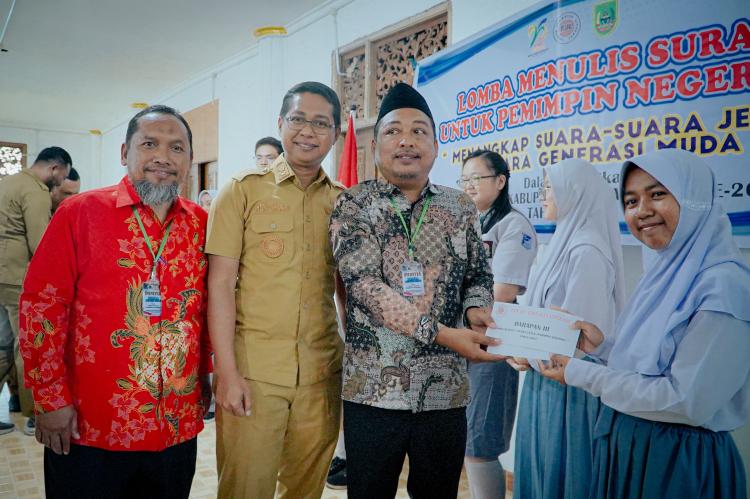 Lomba Kirim Surat untuk Pemimpin Negeri di Rohil Berakhir: Feza , Steven dan Kristina Raih Juara