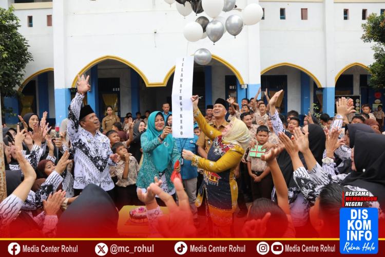 Ketua TP PKK dr Yeni Hadiri Peringatan HGN di SDN 002 Rambah