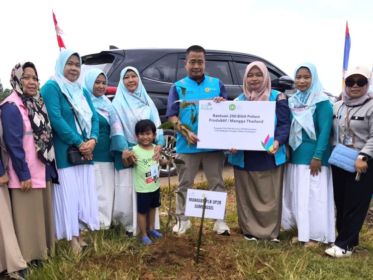 PLN Bersama IZI dan Pemerintah Kota Palembang Resmikan Program TJSL "Bangun Industri Desa Berdaya" di Pulokerto