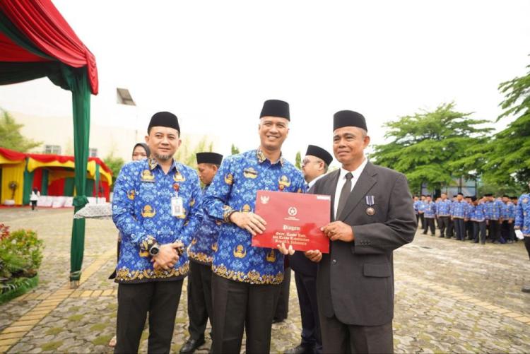 48 PNS PUPR Riau Terima Satya Lencana Karya Satya dari Presiden Prabowo Subianto