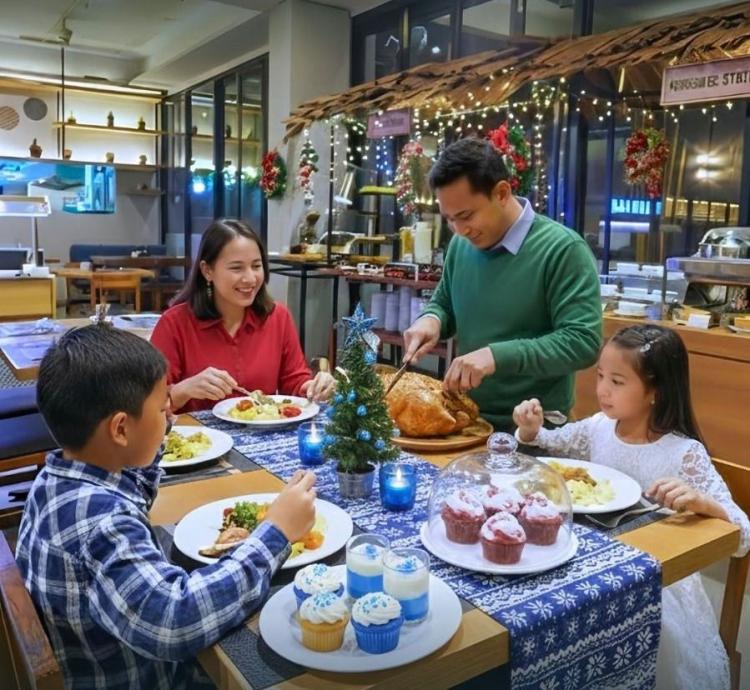 Christmas Family Dinner BATIQA Hotel Pekanbaru Blue & Silver Christmas Celebration