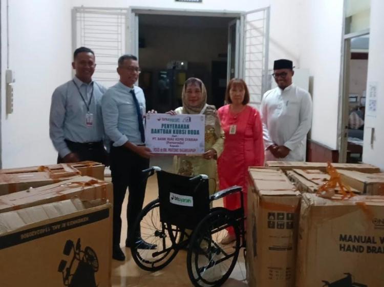 BRK Syariah Bagansiapiapi Serahkan Bantuan Kursi Roda untuk RSUD dr. RM. Pratomo