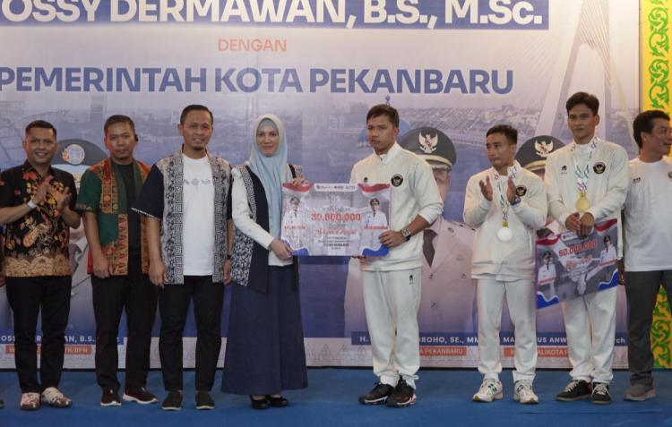 Wako Agung Hadiahi Rp 100 Juta Dua Atlet Pekanbaru Peraih Medali SEA Games Thailand 2025
