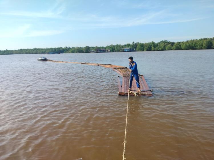 Polres Meranti Amankan  10 Ton Kayu Ilegal Logging di Sungai Dedap