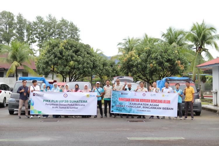 PLN UP2B Sumbagteng Bersama PIKK dan YBM Serahkan Bantuan untuk Korban Bencana di Palembayan dan Maninjau