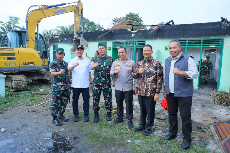 Wako Pekanbaru Turun Langsung dalam Goro Pemulihan Pasca Musibah Kebakaran Asrama Pancasila