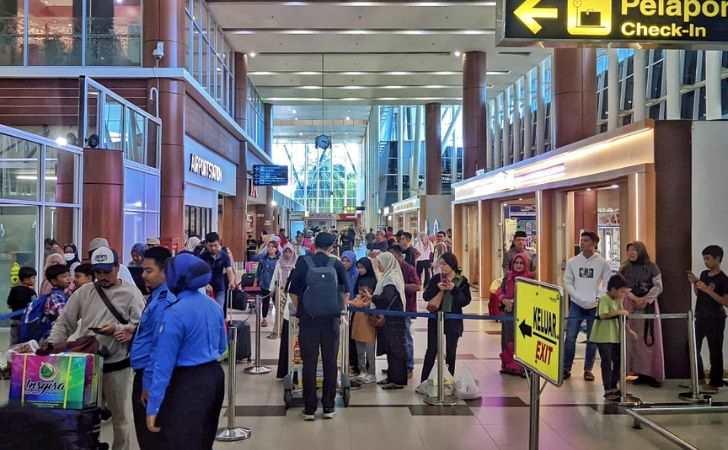Arus Mudik H-4 Lebaran, Bandara SSK II Pekanbaru Mulai Ramai Dipenuhi Penumpang