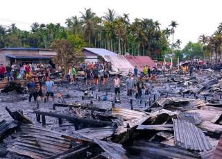 Pemprov Riau Salurkan Bantuan Rp375 Juta untuk Korban Kebakaran Simpang Gaung