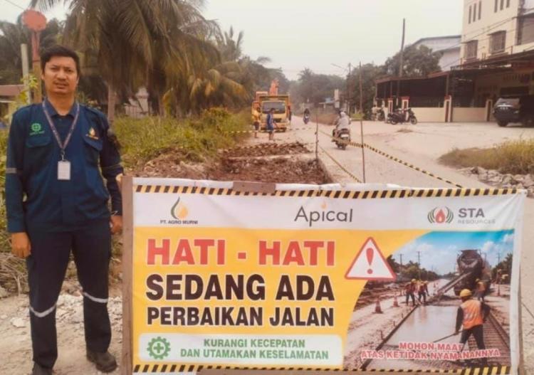 Wujud Kepedulian Lingkungan, PT Agro Murni Bersama 2 Perusahaan Perbaiki Jalan Rusak di Lubuk Gaung Dumai